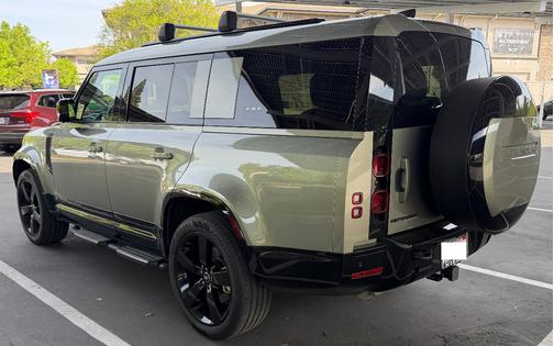 2025 Land Rover Defender 130 P400 X-Dynamic SE