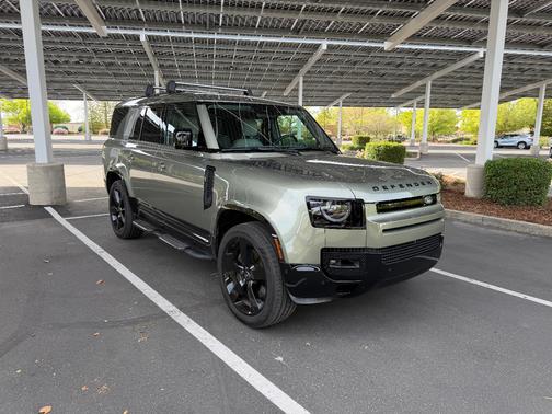 2025 Land Rover Defender 130 P400 X-Dynamic SE