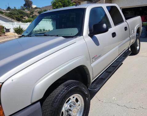 Silver 2005 Chevrolet Silverado 2500 LT H/D Crew Cab
