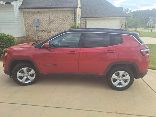Red 2018 Jeep Compass Latitude