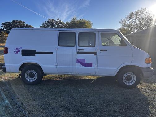2000 Dodge Ram Van 1500
