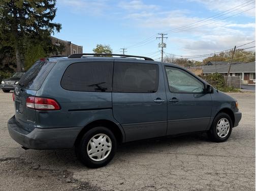2002 Toyota Sienna LE