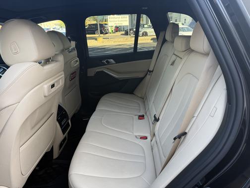Black 2019 BMW X5 xDrive40i