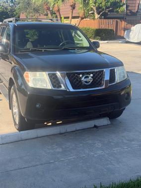 Black 2008 Nissan Pathfinder SE