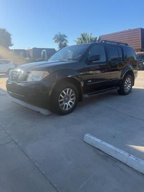 Black 2008 Nissan Pathfinder SE