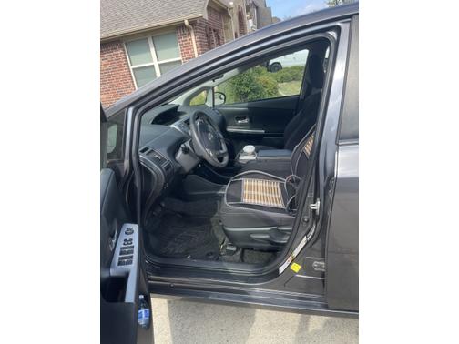 2017 Toyota Prius v Five