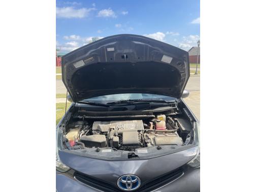 2017 Toyota Prius v Five