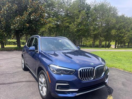 Blue 2022 BMW X5 xDrive40i