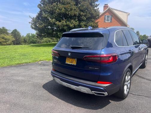Blue 2022 BMW X5 xDrive40i