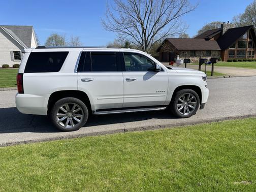 Photo 3 of 10 of 2017 Chevrolet Tahoe Premier
