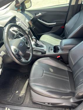 Black 2014 Ford Focus SE