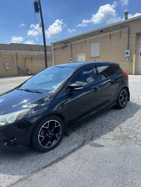 Black 2014 Ford Focus SE