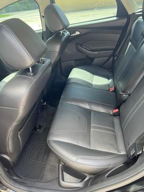 Black 2014 Ford Focus SE