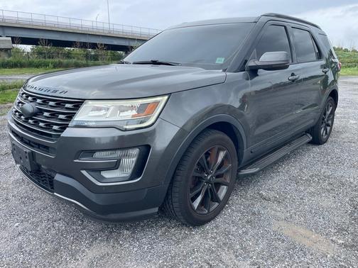 Gray 2017 Ford Explorer XLT