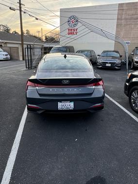 2023 Hyundai ELANTRA SE