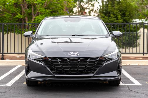 2023 Hyundai ELANTRA SE