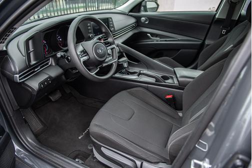 2023 Hyundai ELANTRA SE