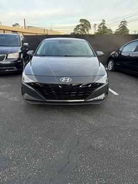 2023 Hyundai ELANTRA SE