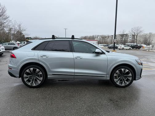 2024 Audi Q8 55 Premium Plus