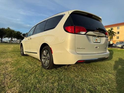 Beige 2017 Chrysler Pacifica Hybrid Platinum