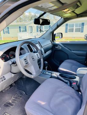 Photo 4 of 15 of 2020 Nissan Frontier SV