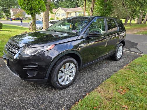 Black 2017 Land Rover Discovery Sport SE