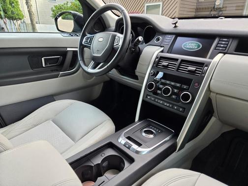 Black 2017 Land Rover Discovery Sport SE