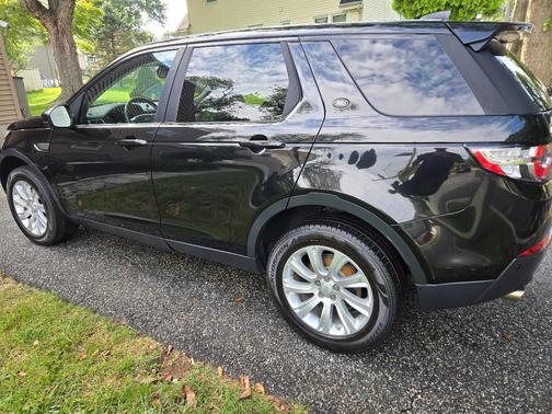 Black 2017 Land Rover Discovery Sport SE