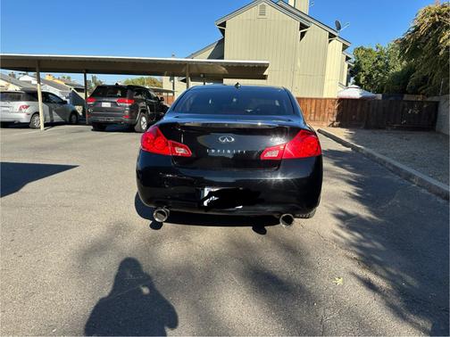 2009 INFINITI G37 x