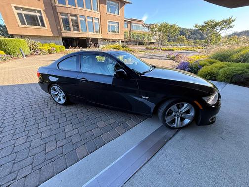 Black 2011 BMW 328 i