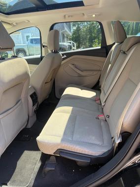 Black 2018 Ford Escape SE