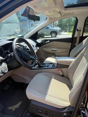 Black 2018 Ford Escape SE