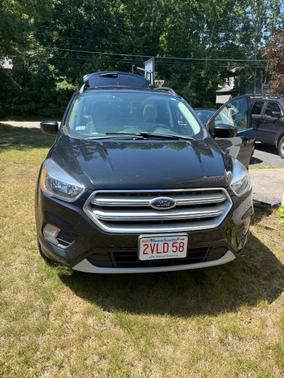 Black 2018 Ford Escape SE