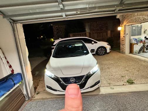White 2018 Nissan Leaf SL