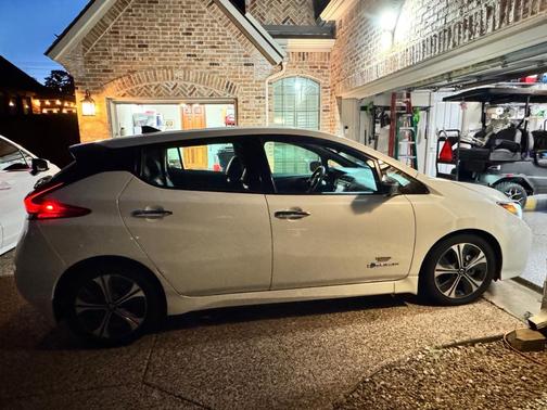 White 2018 Nissan Leaf SL
