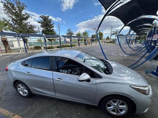 Gray 2018 Chevrolet Cruze LT
