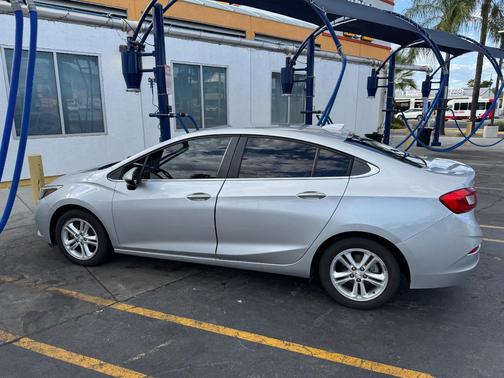 Gray 2018 Chevrolet Cruze LT