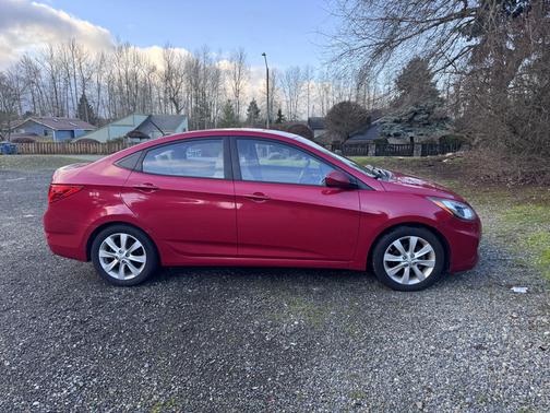 2013 Hyundai Accent GLS