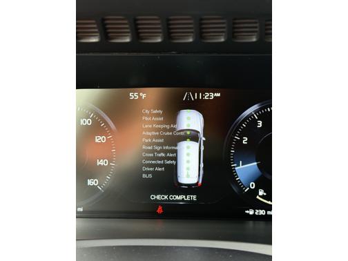 2022 Volvo XC90 T5 Momentum