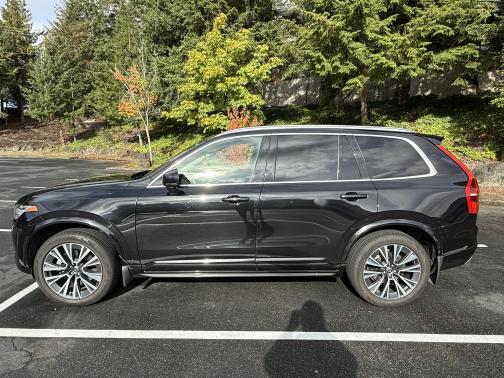 2022 Volvo XC90 T5 Momentum