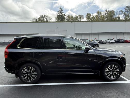 2022 Volvo XC90 T5 Momentum