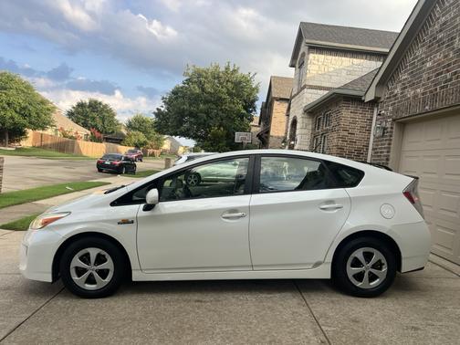 White 2012 Toyota Prius Two