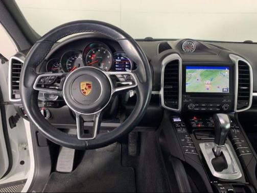 2017 Porsche Cayenne Platinum Edition