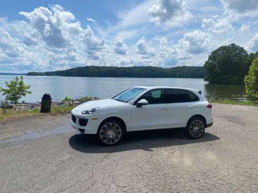 2017 Porsche Cayenne Platinum Edition