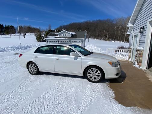2010 Toyota Avalon XLS