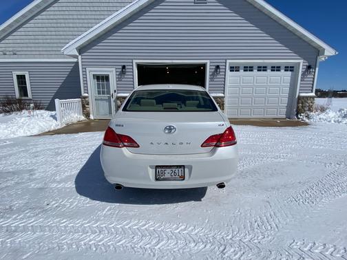 2010 Toyota Avalon XLS