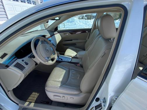 2010 Toyota Avalon XLS