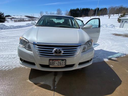 2010 Toyota Avalon XLS