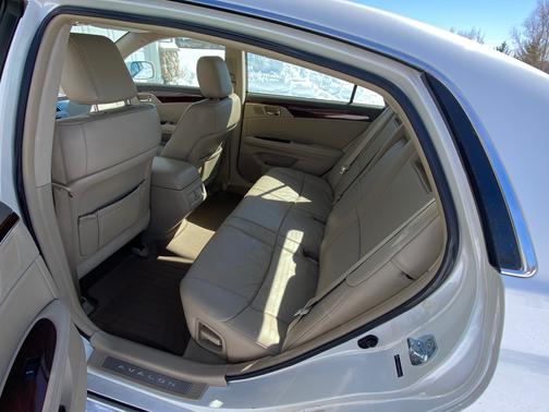 2010 Toyota Avalon XLS