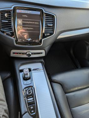 2016 Volvo XC90 Hybrid T8 Momentum